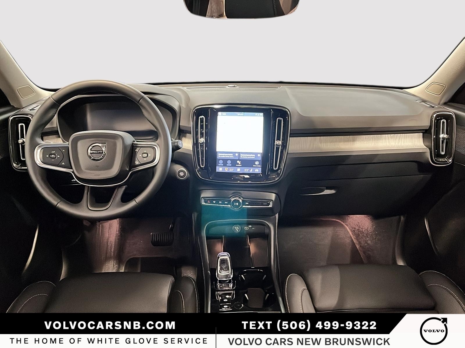 2025 Volvo XC40 B5 Plus Dark Theme