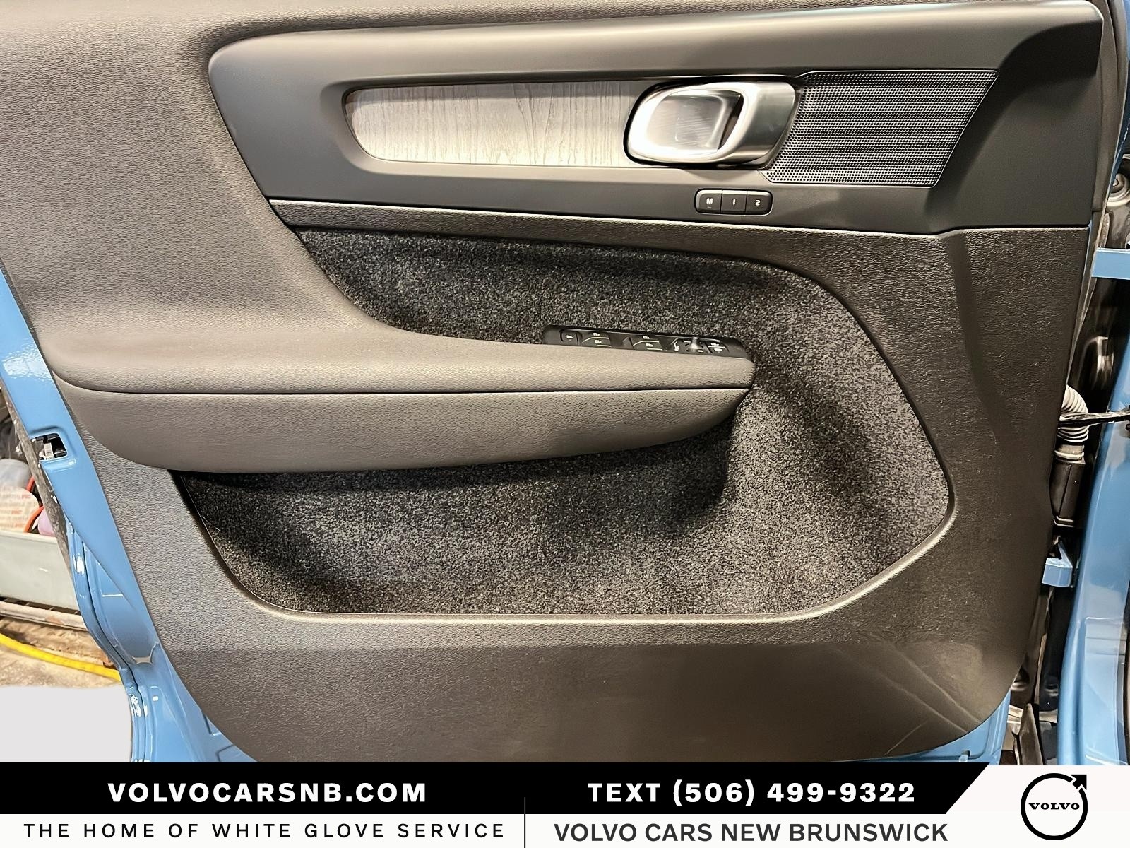 2025 Volvo XC40 B5 Plus Dark Theme