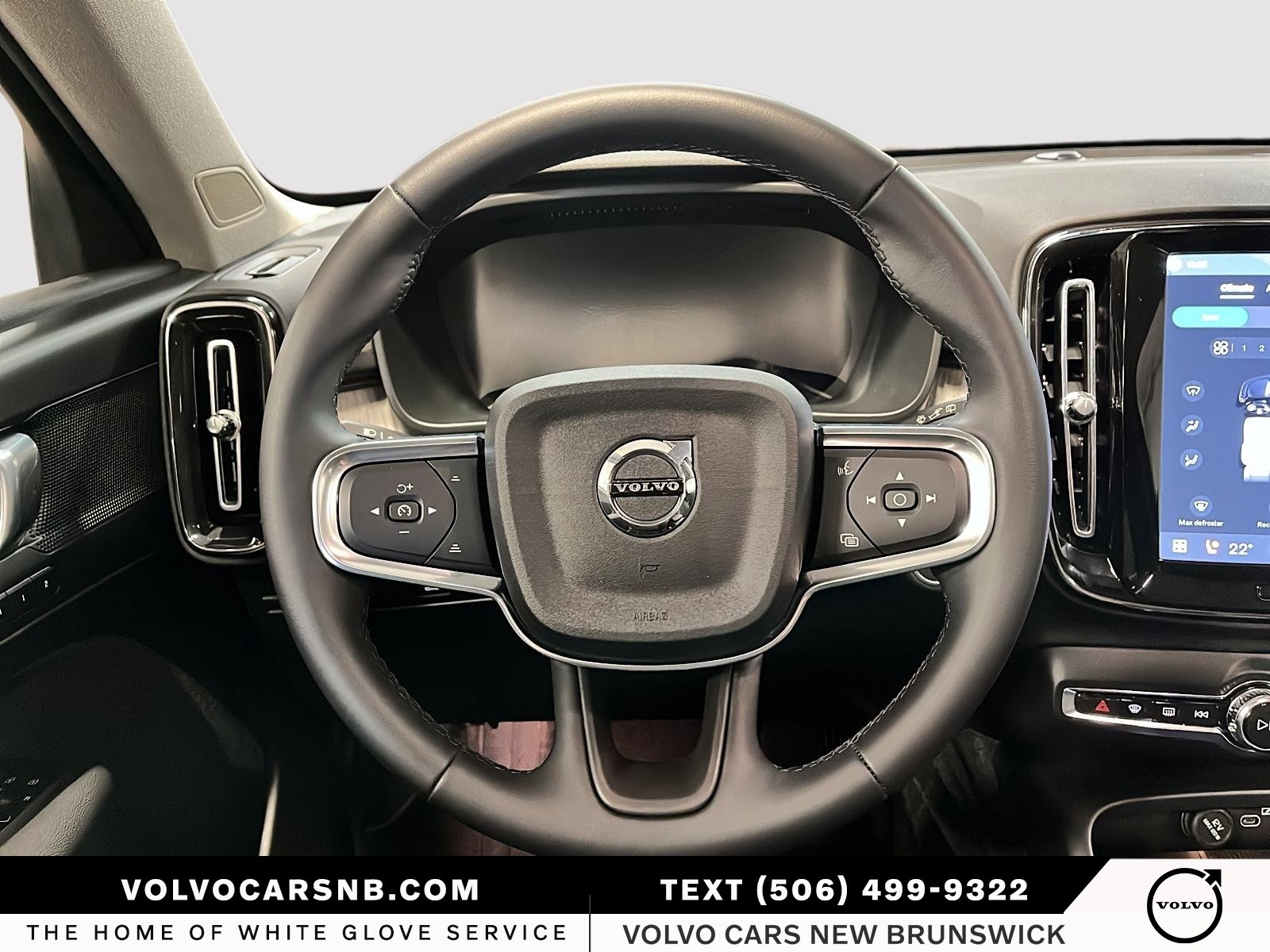 2025 Volvo XC40 B5 Plus Dark Theme