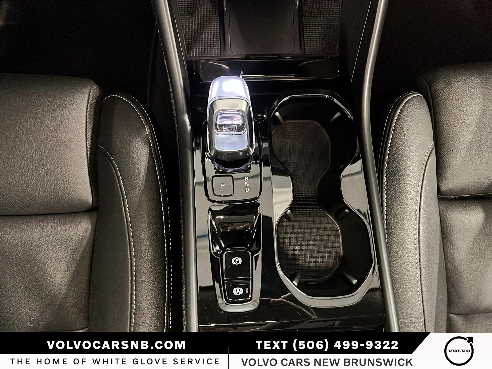 2025 Volvo XC40 B5 Plus Dark Theme