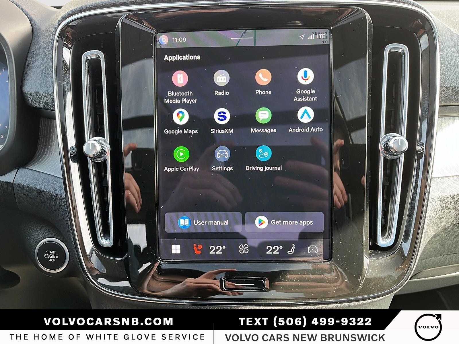 2025 Volvo XC40 B5 Plus Dark Theme