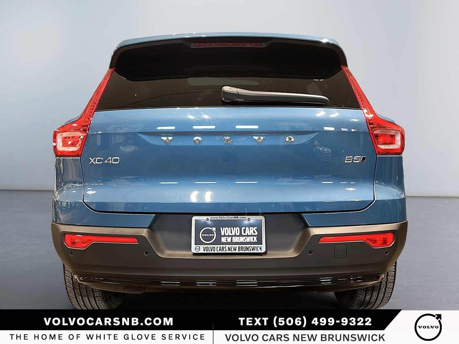 2025 Volvo XC40 B5 Plus Dark Theme