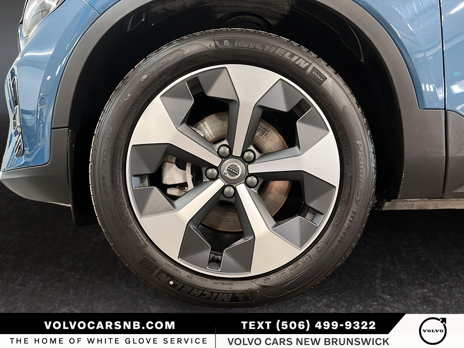 2025 Volvo XC40 B5 Plus Dark Theme