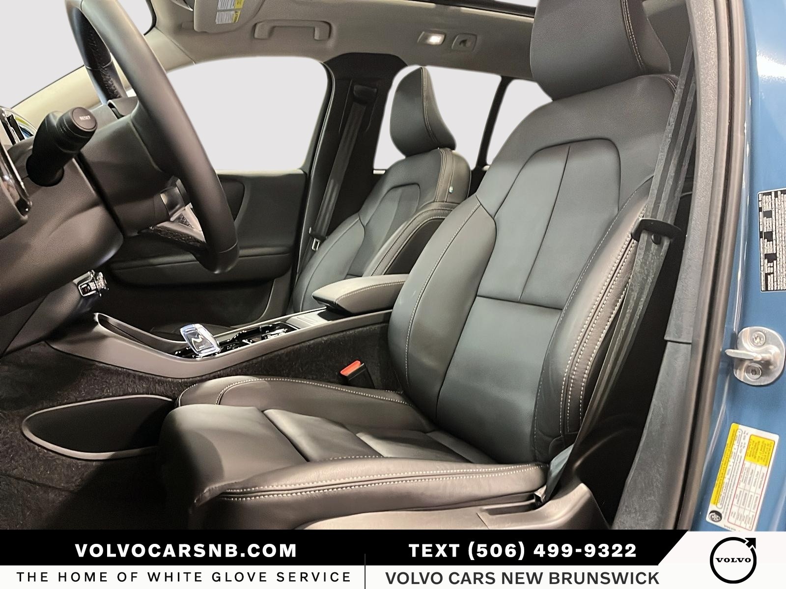 2025 Volvo XC40 B5 Plus Dark Theme