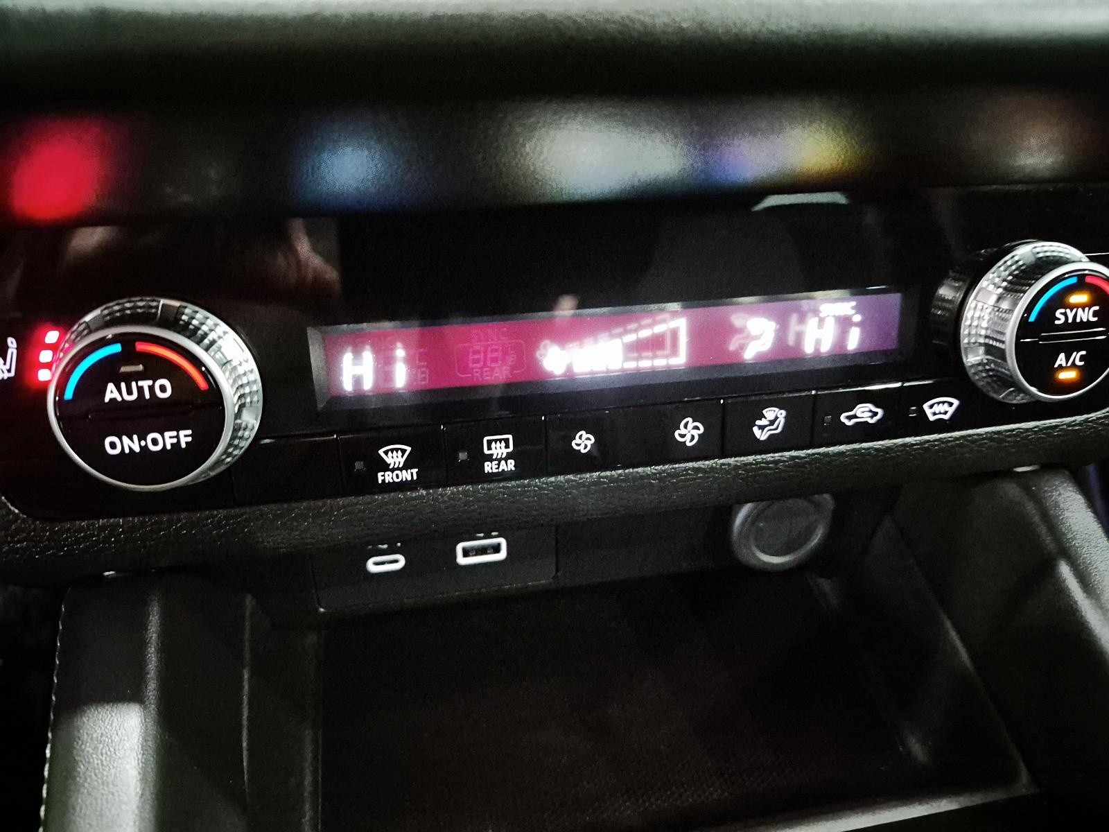 2023 Mitsubishi Outlander Plug-In Hybrid ES