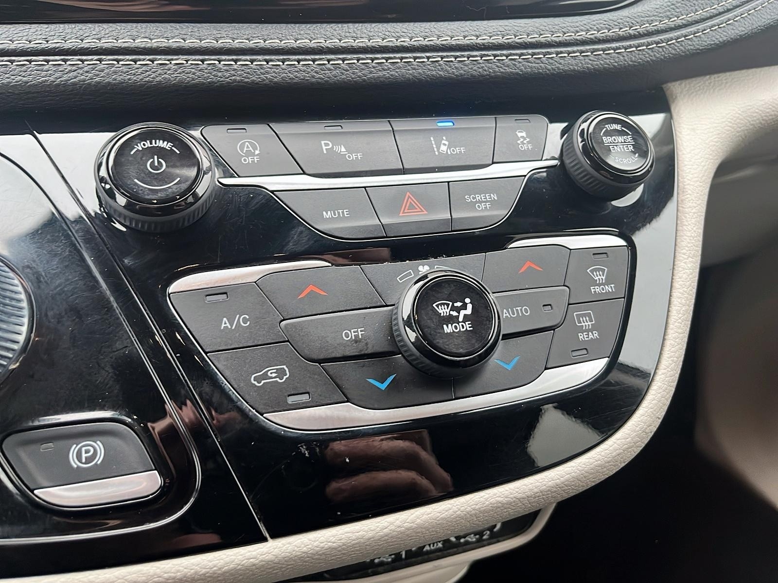 2023 Chrysler Pacifica Touring-L