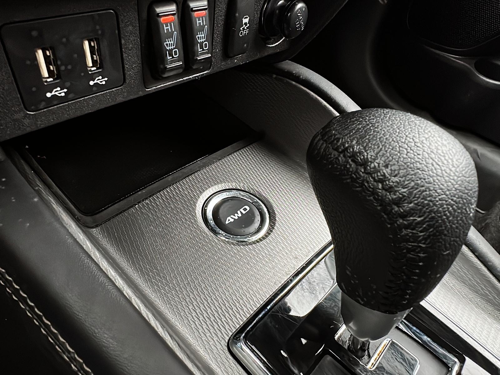 2024 Mitsubishi RVR SE