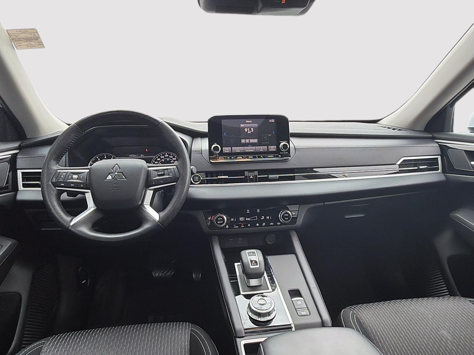 2023 Mitsubishi Outlander SE