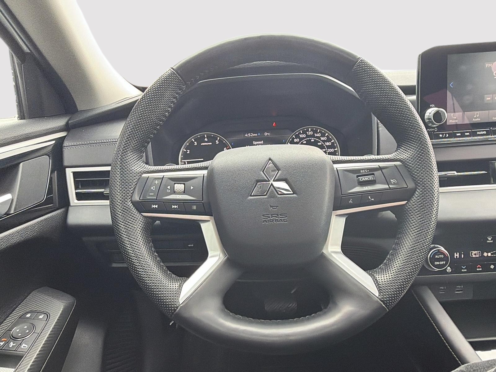 2023 Mitsubishi Outlander SE