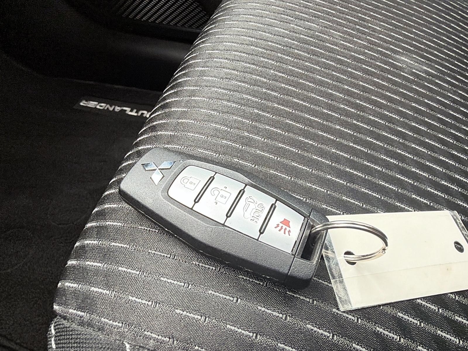 2023 Mitsubishi Outlander SE