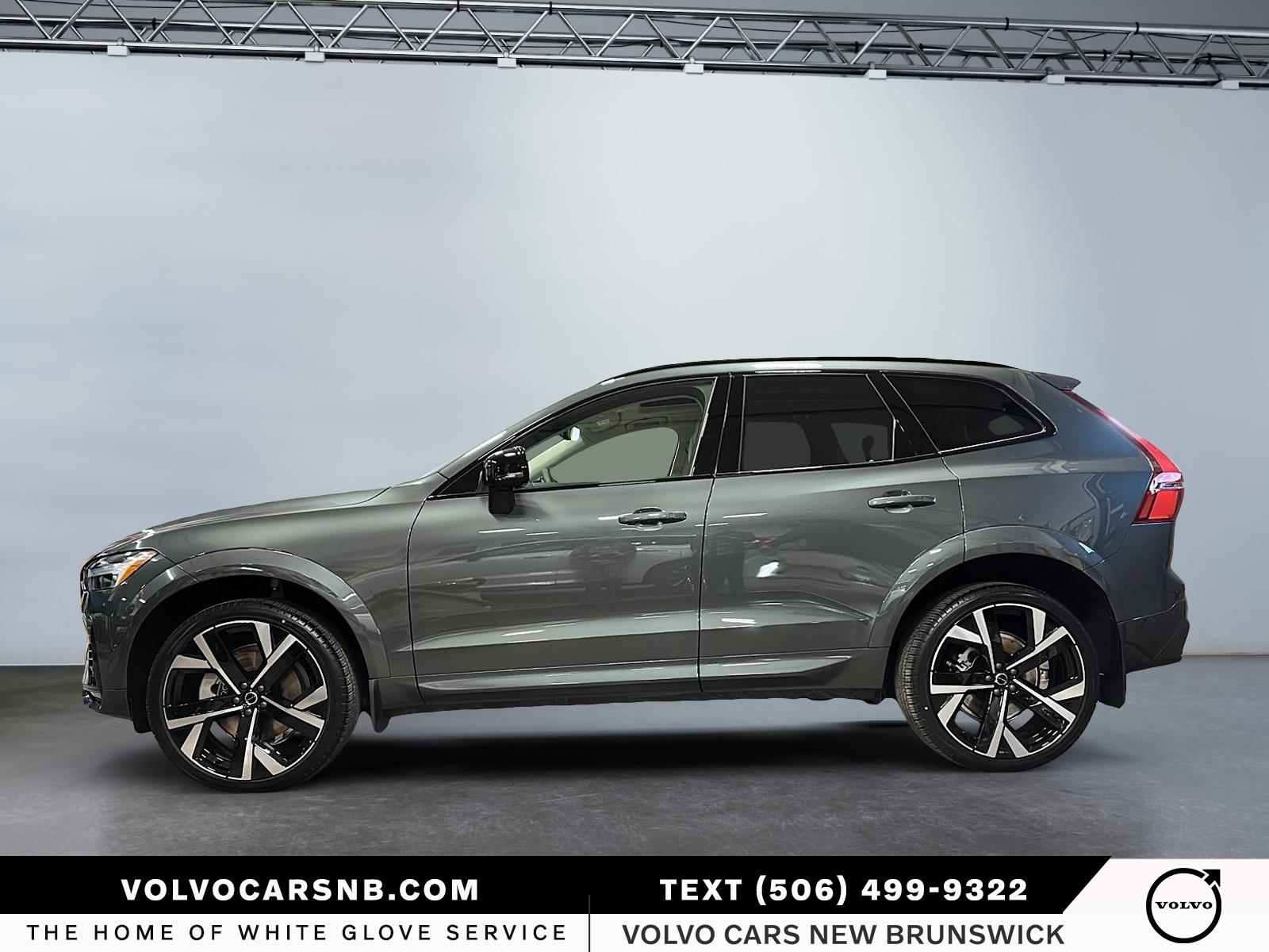 2026 Volvo XC60 B5 Ultra Dark Theme