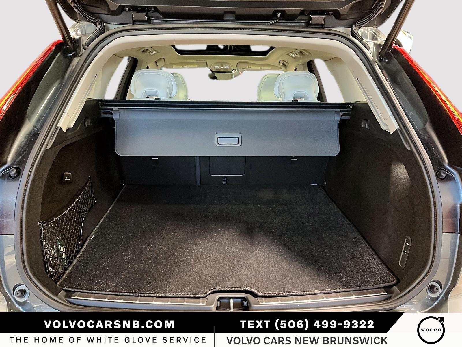 2026 Volvo XC60 B5 Ultra Dark Theme