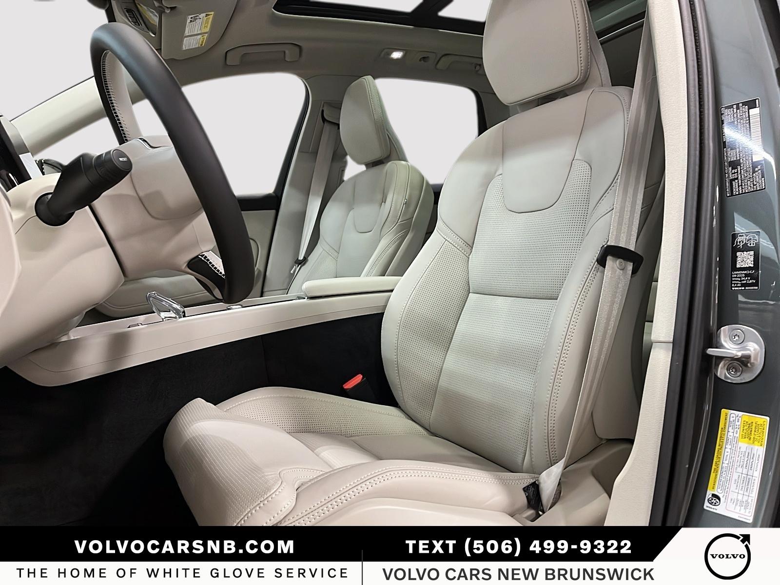 2026 Volvo XC60 B5 Ultra Dark Theme