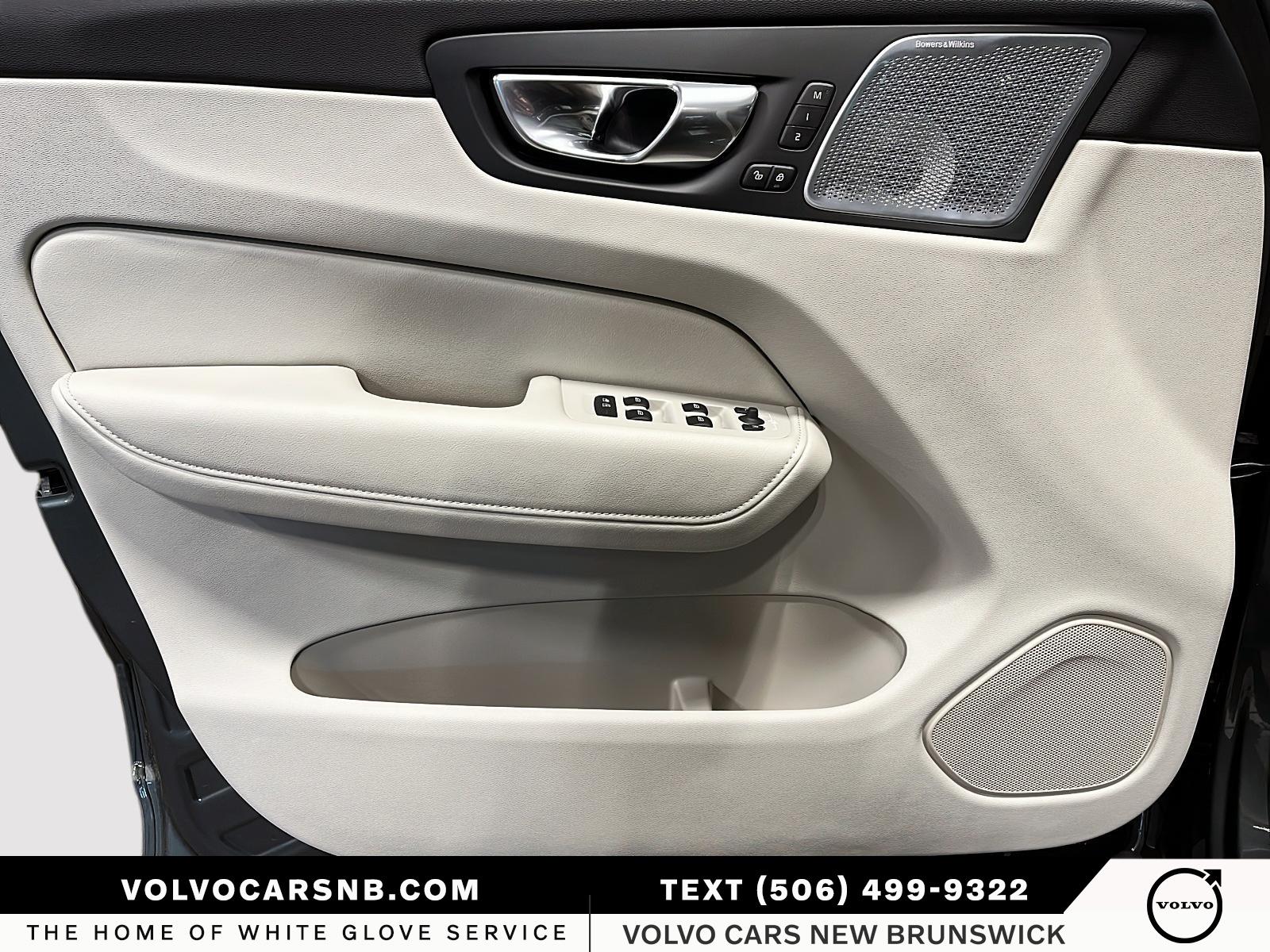 2026 Volvo XC60 B5 Ultra Dark Theme