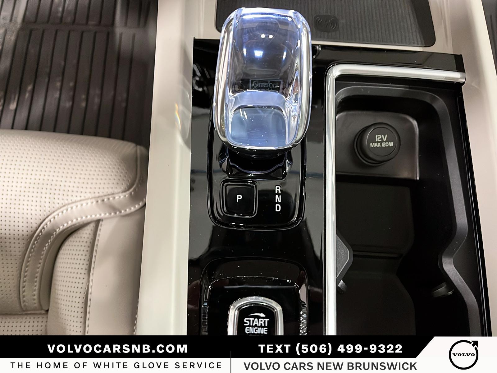 2026 Volvo XC60 B5 Ultra Dark Theme