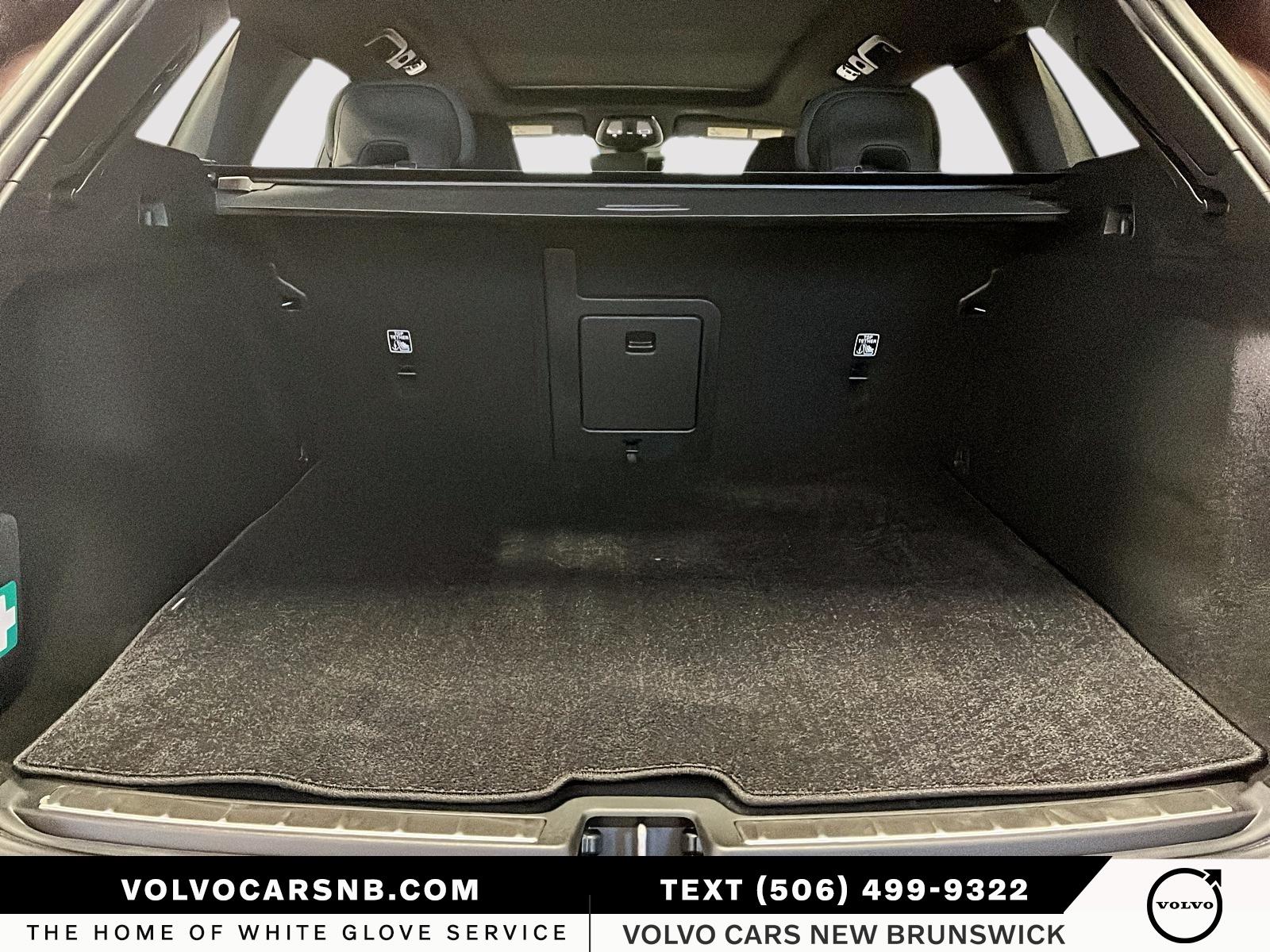 2026 Volvo XC60 B5 Plus Dark Theme