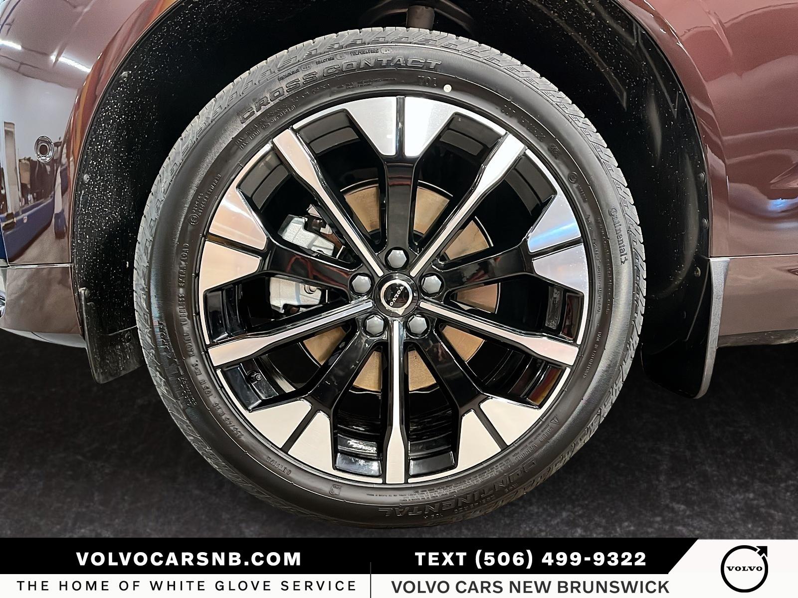 2026 Volvo XC60 B5 Plus Dark Theme