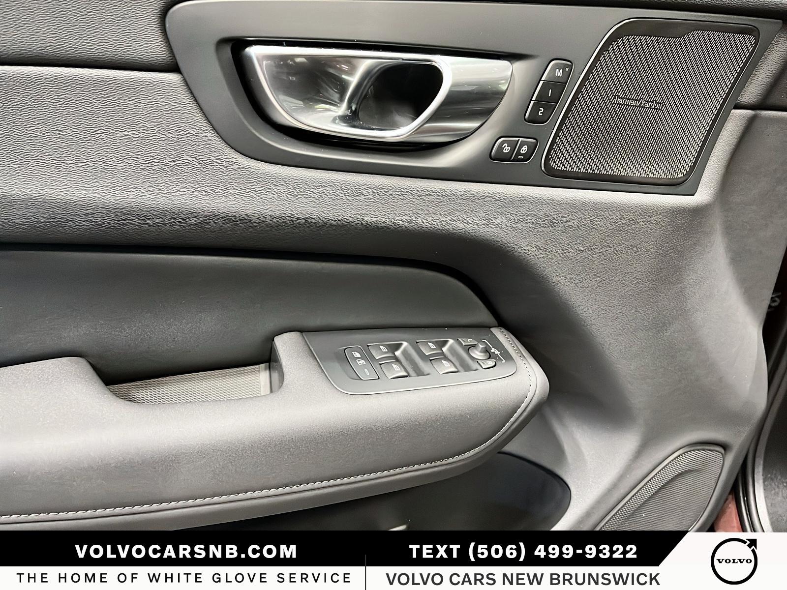 2026 Volvo XC60 B5 Plus Dark Theme