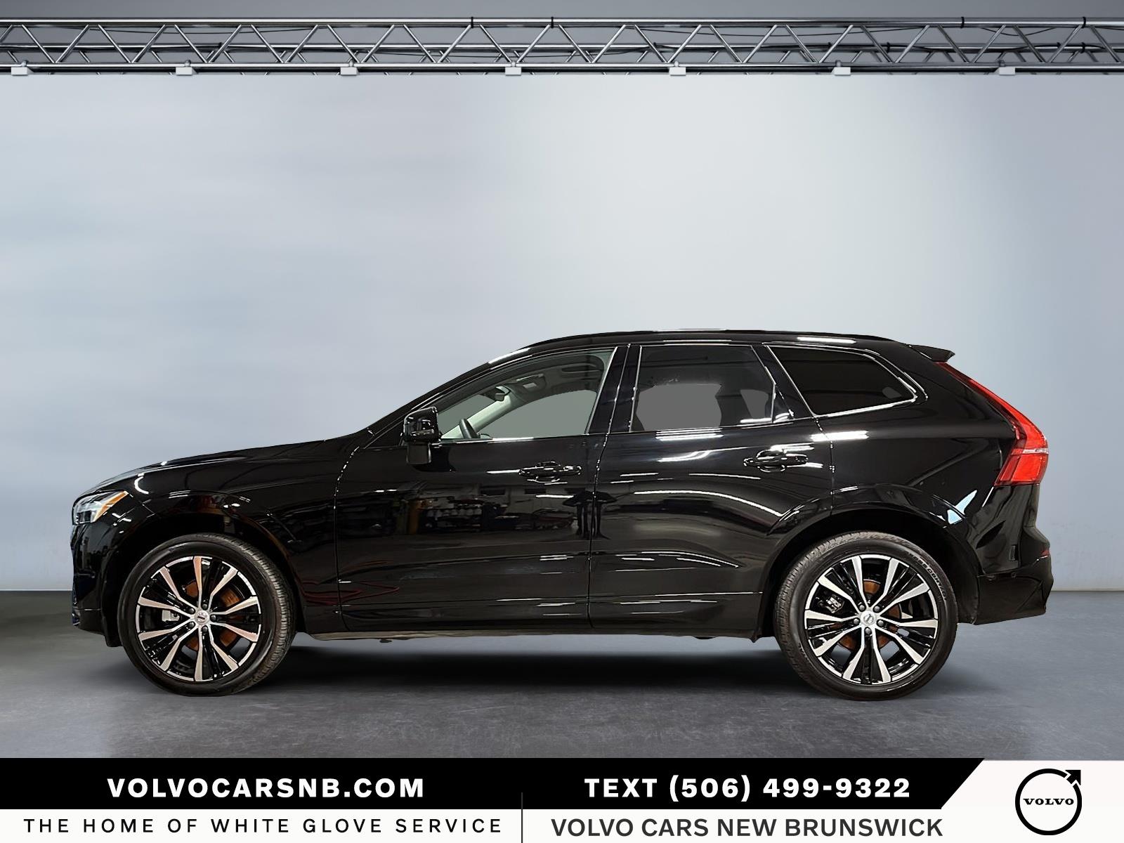 2025 Volvo XC60 B5 Plus Dark Theme