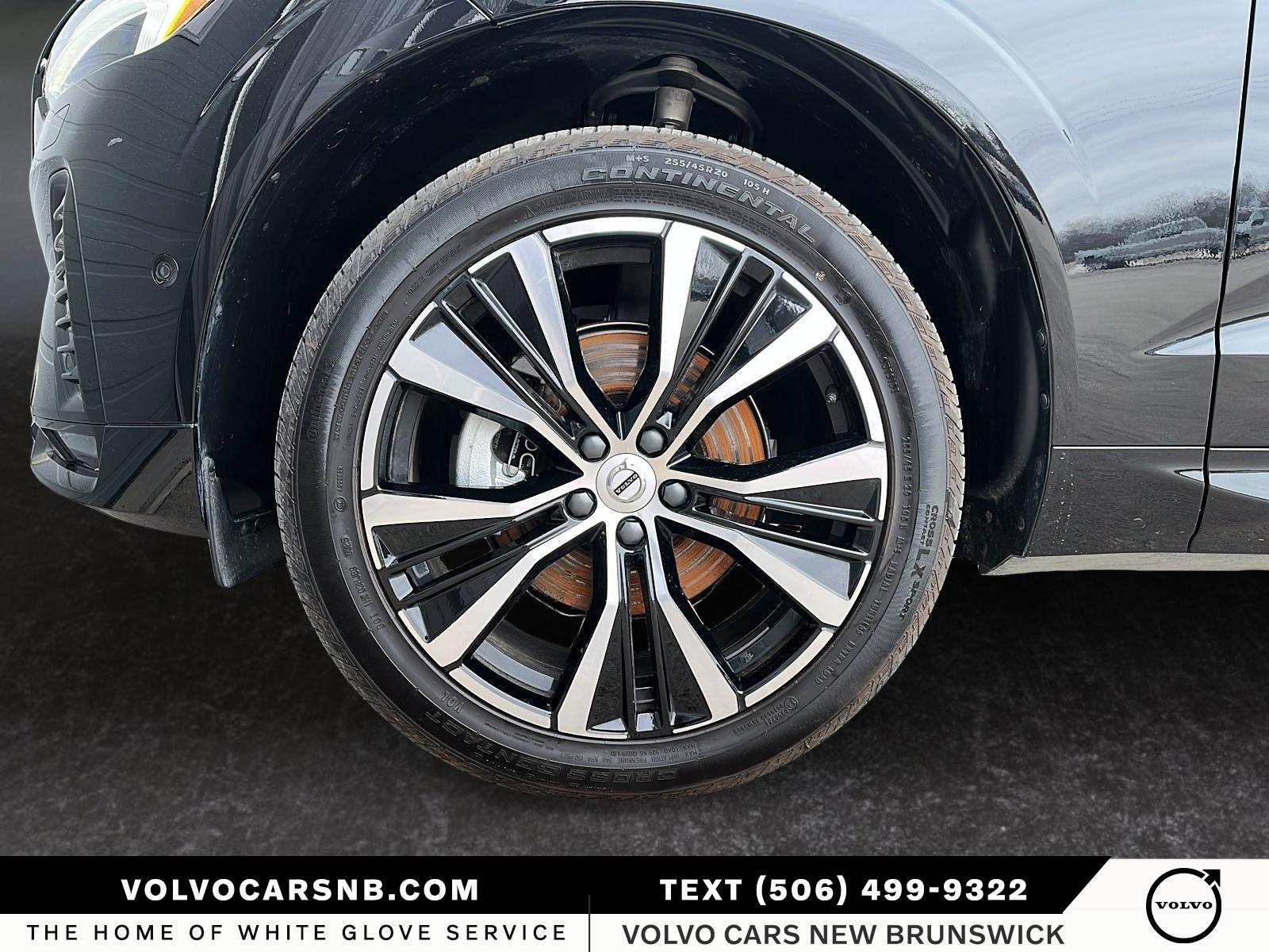 2025 Volvo XC60 B5 Plus Dark Theme