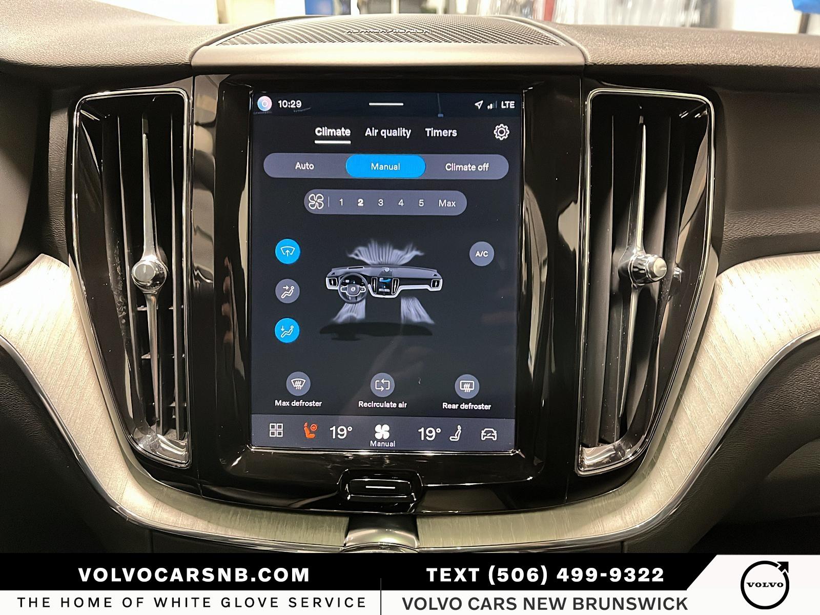 2025 Volvo XC60 B5 Plus Dark Theme