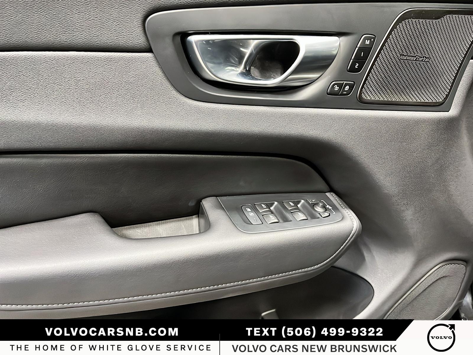 2025 Volvo XC60 B5 Plus Dark Theme