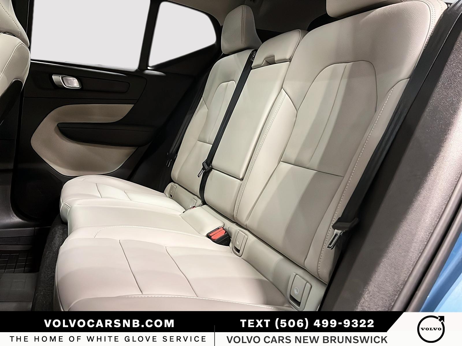 2025 Volvo XC40 B5 Plus Dark Theme