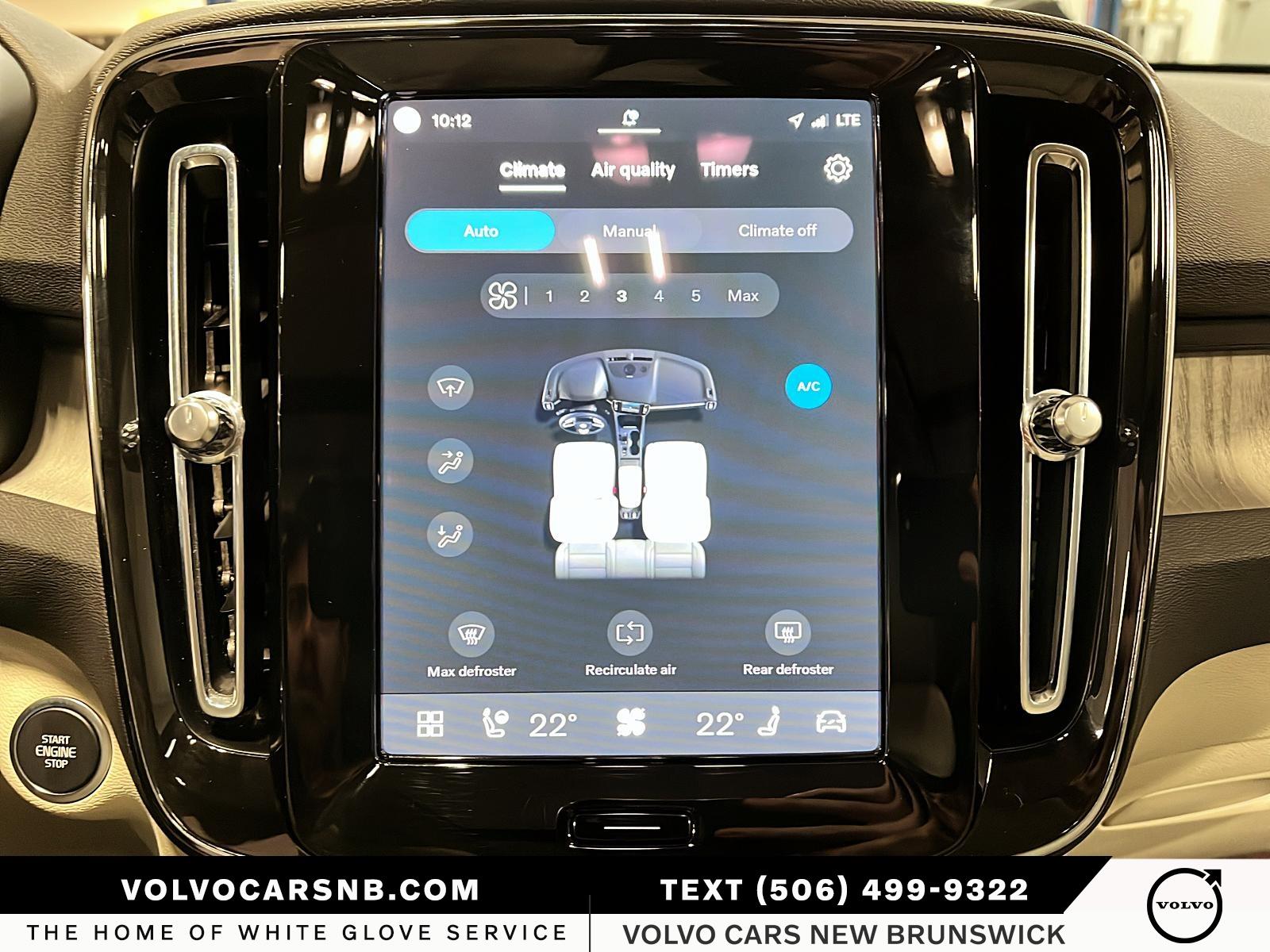 2025 Volvo XC40 B5 Plus Dark Theme