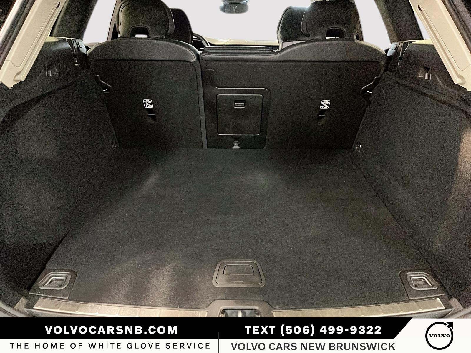 2025 Volvo XC60 B5 Plus Dark Theme