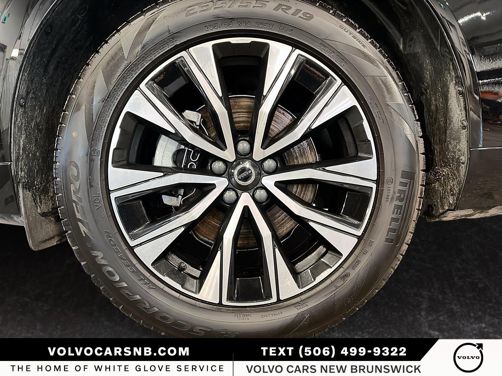 2025 Volvo XC60 B5 Plus Dark Theme