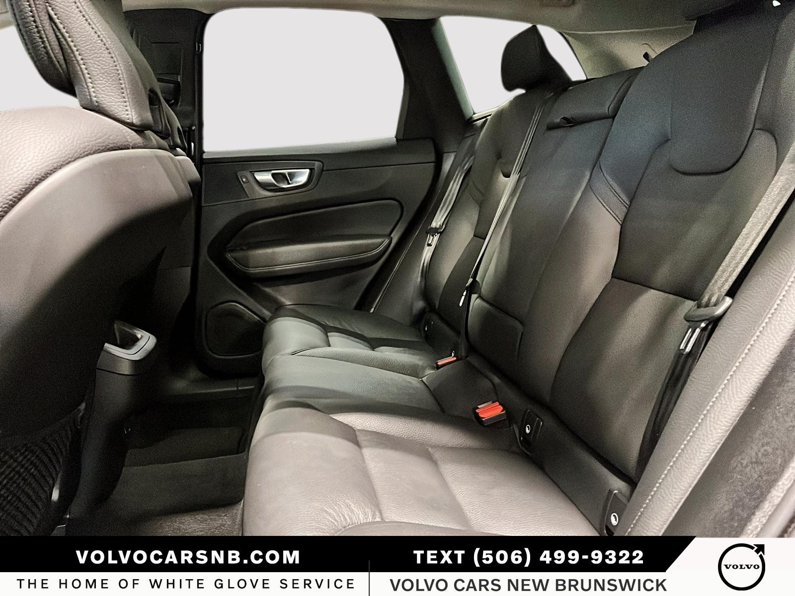 2025 Volvo XC60 B5 Plus Dark Theme