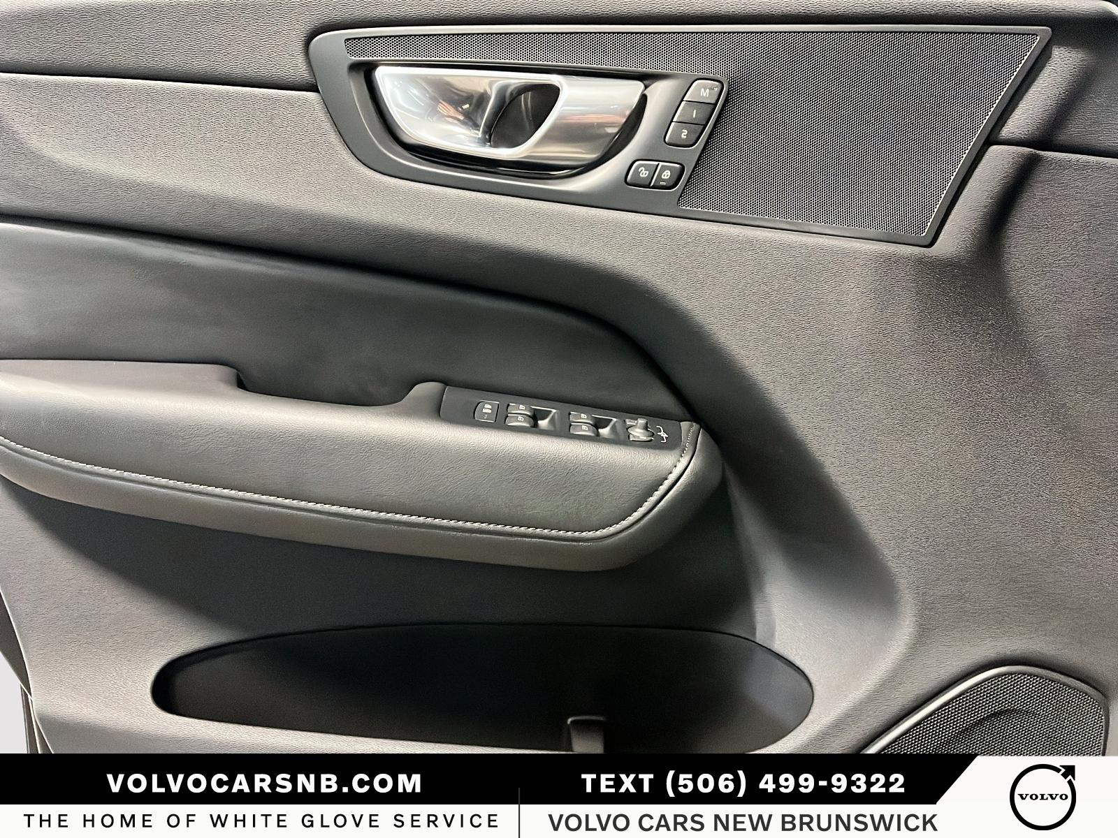 2025 Volvo XC60 B5 Plus Dark Theme