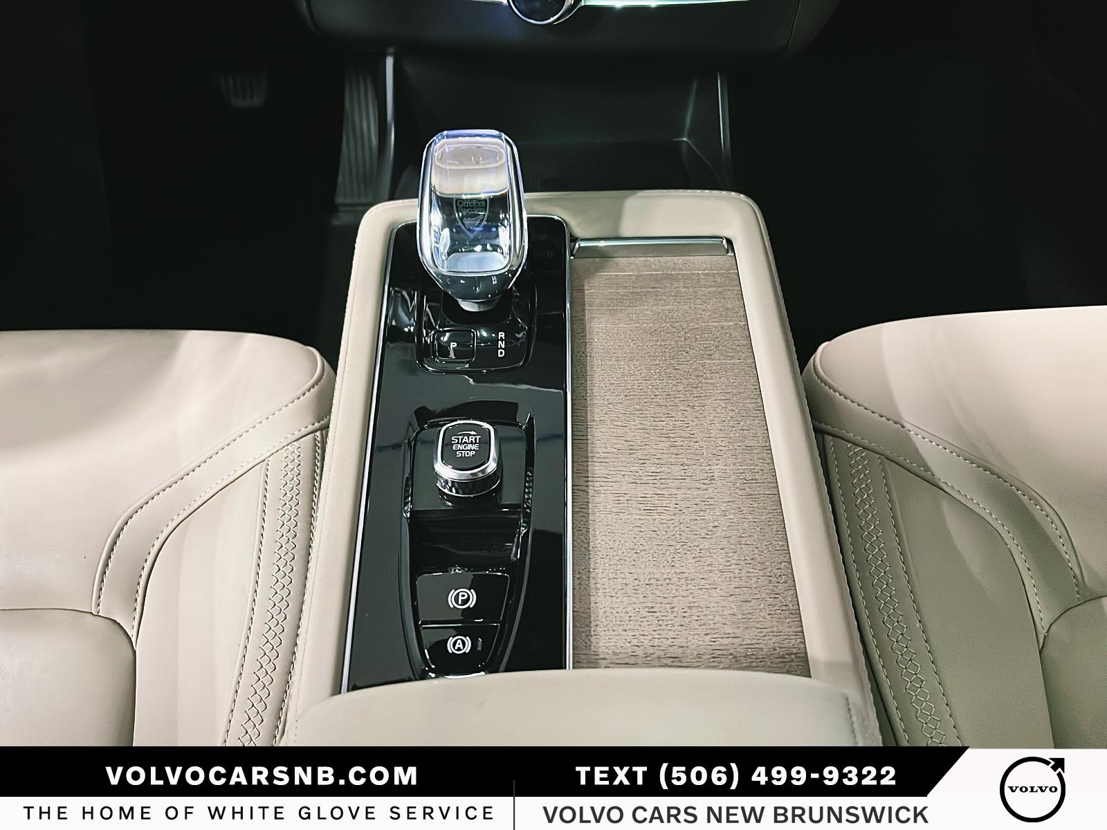 2025 Volvo XC90 B6 Plus Bright Theme