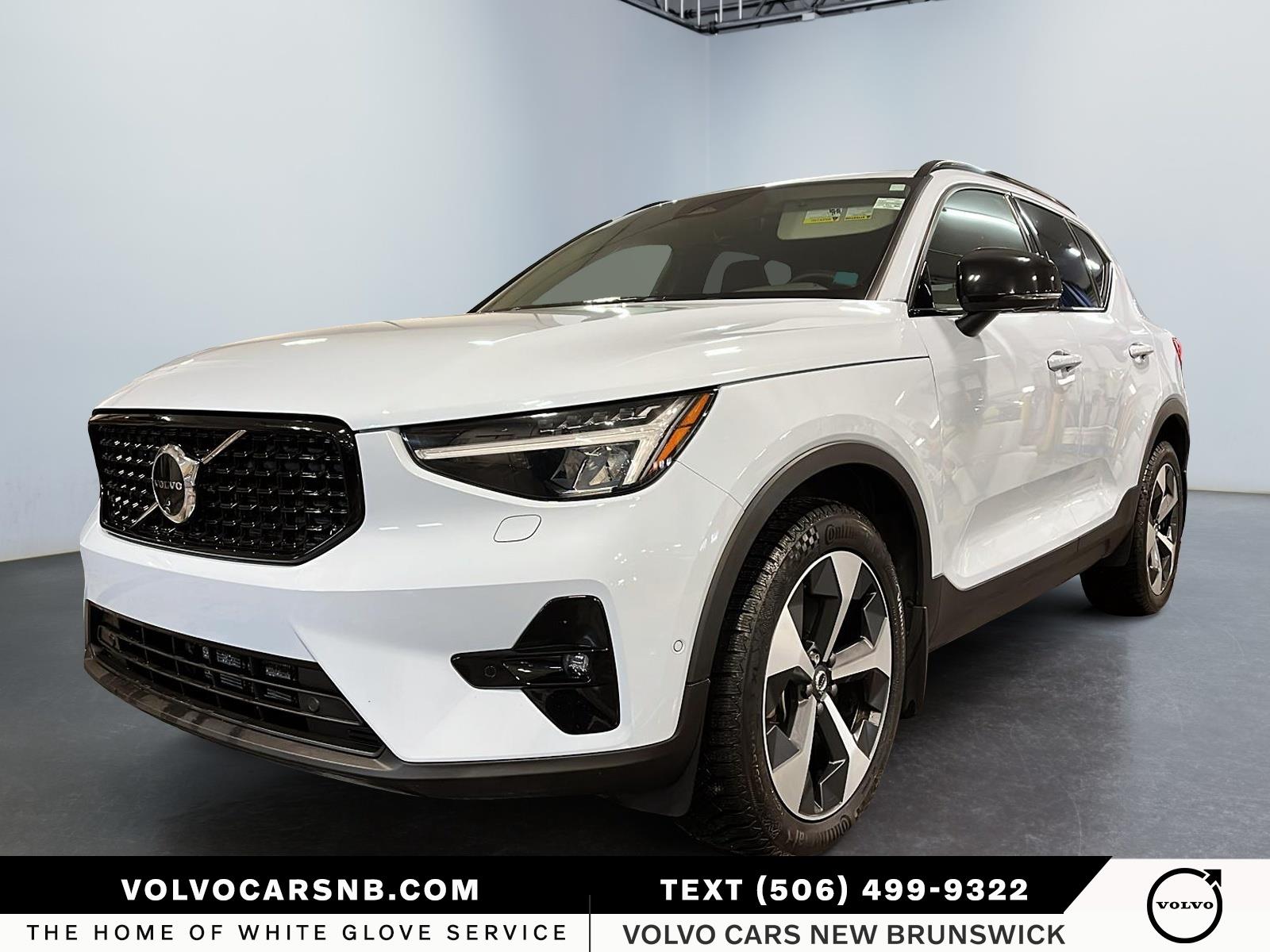 2025 Volvo XC40  B5 Plus Dark Theme