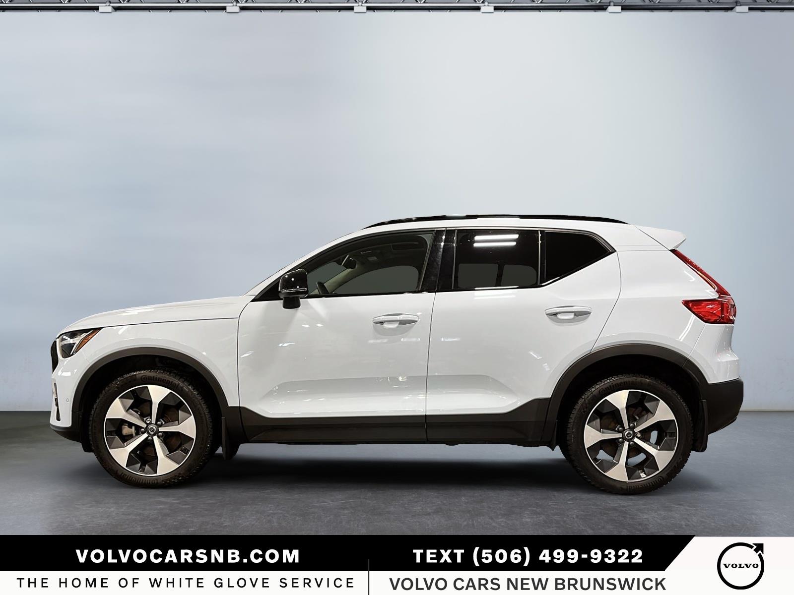 2025 Volvo XC40 B5 Plus Dark Theme