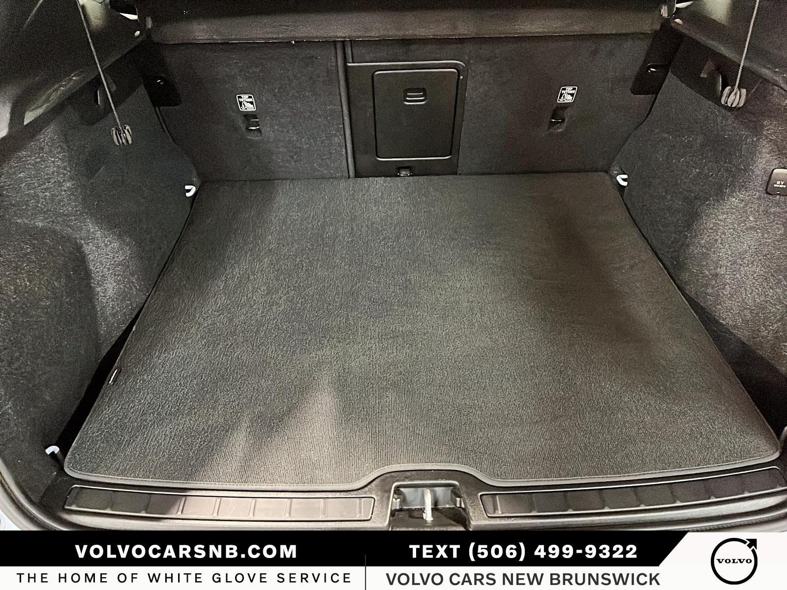 2025 Volvo XC40 B5 Plus Dark Theme