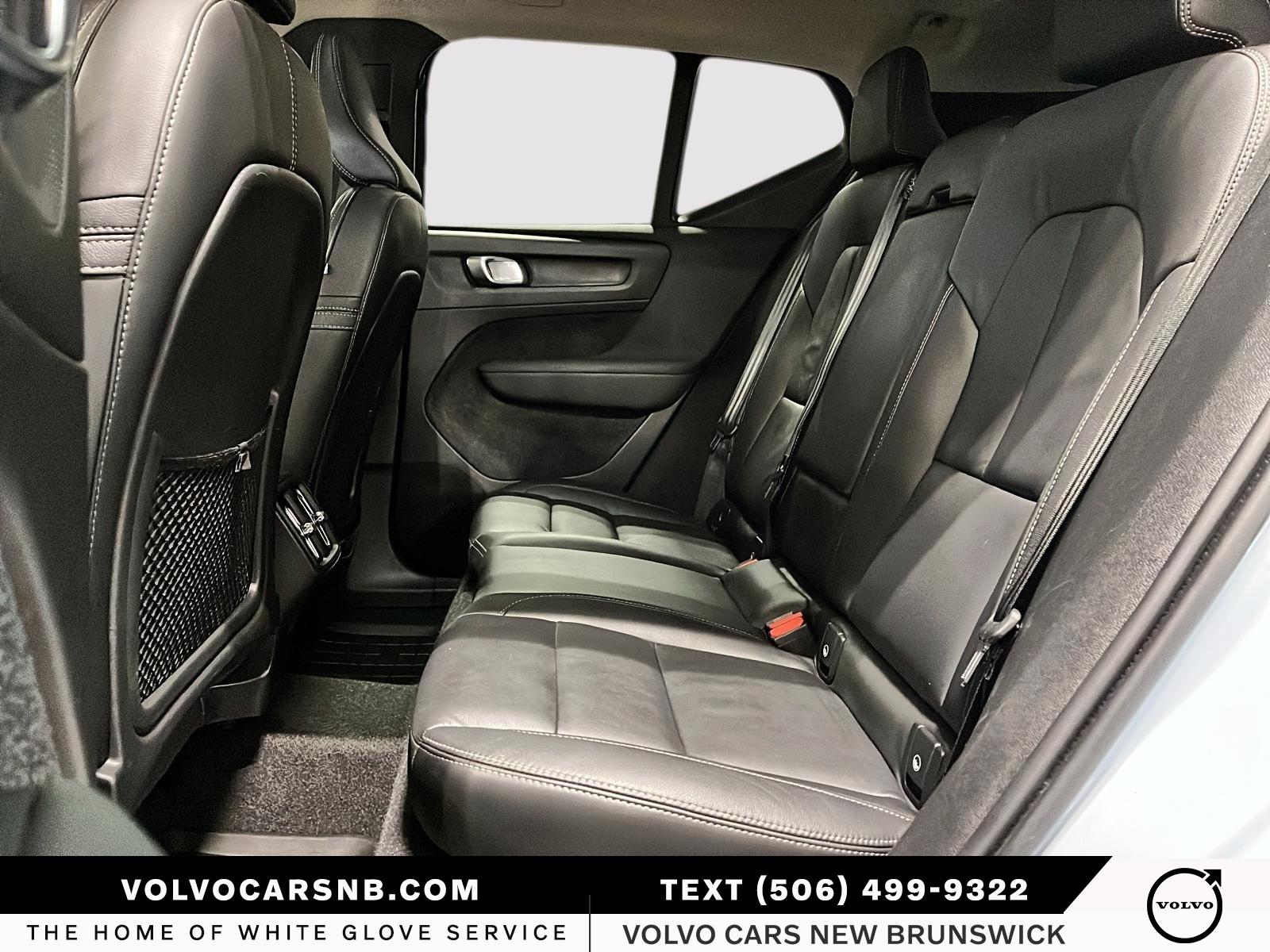 2025 Volvo XC40 B5 Plus Dark Theme