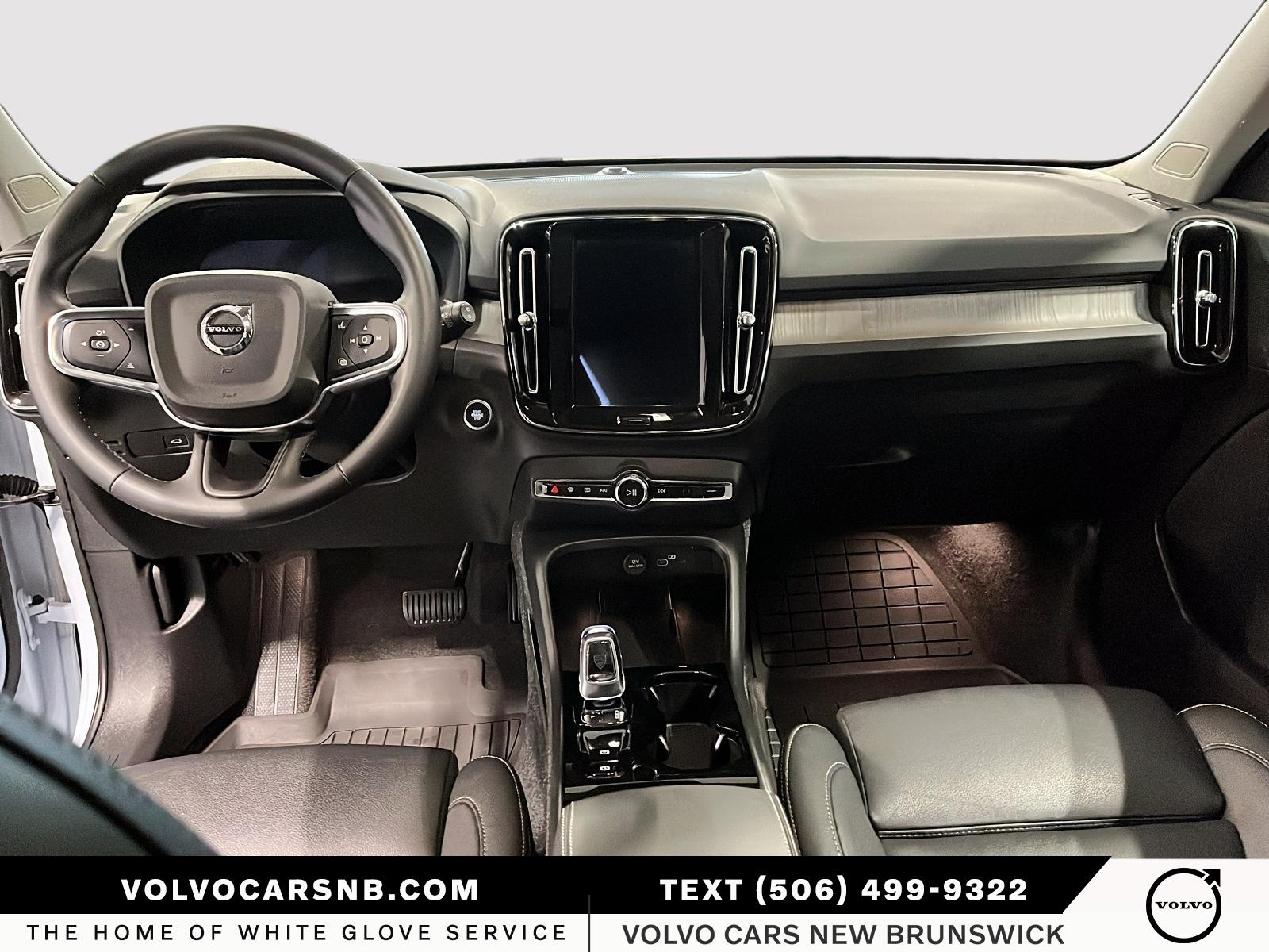 2025 Volvo XC40 B5 Plus Dark Theme