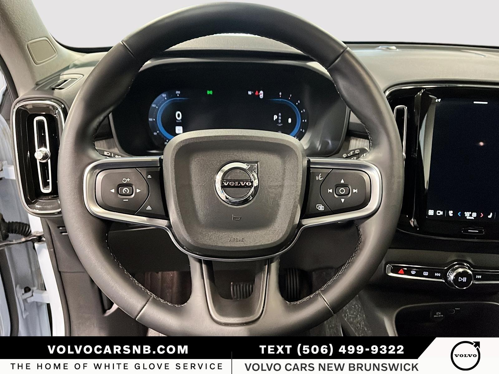 2025 Volvo XC40 B5 Plus Dark Theme