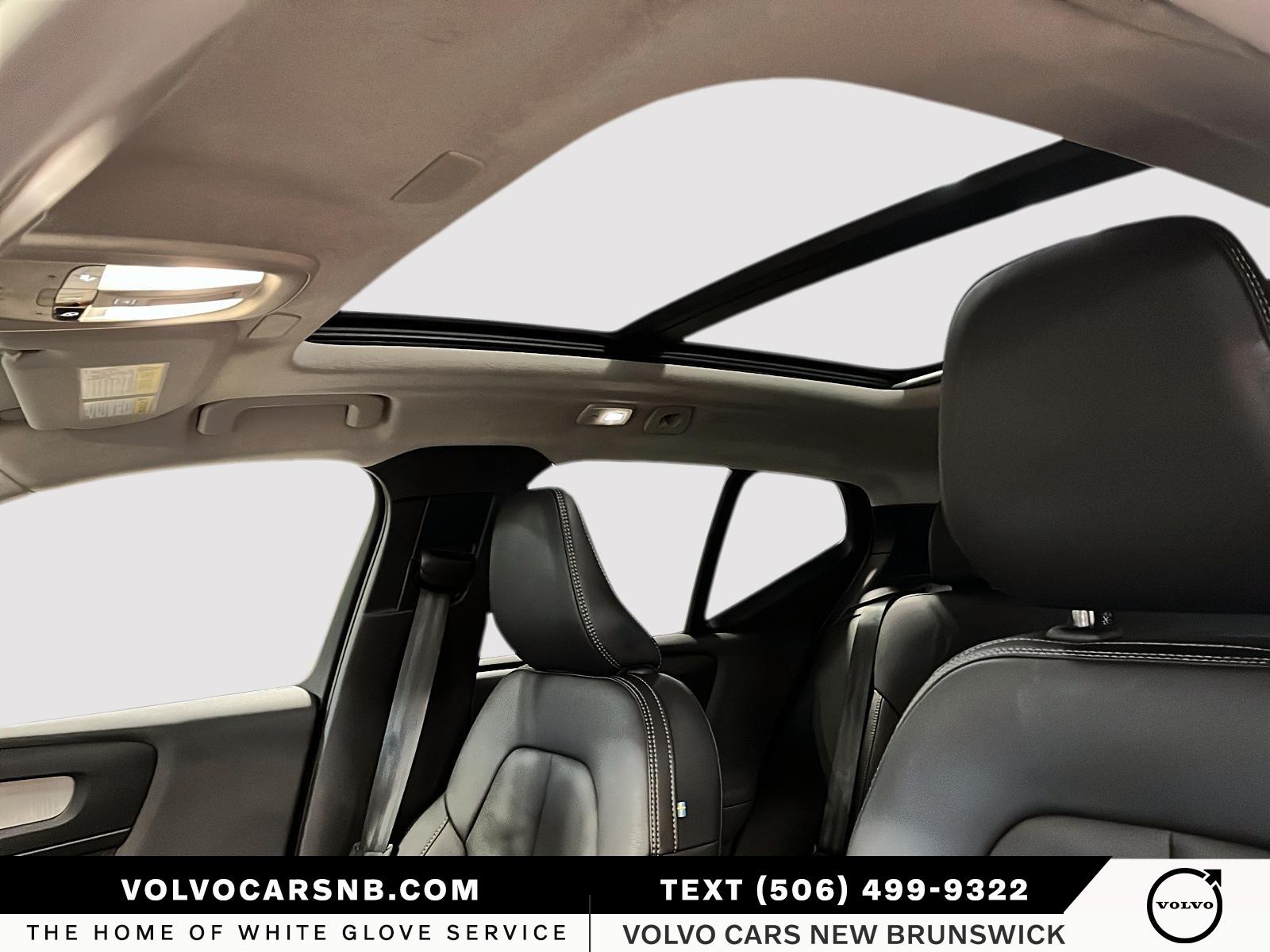 2025 Volvo XC40 B5 Plus Dark Theme