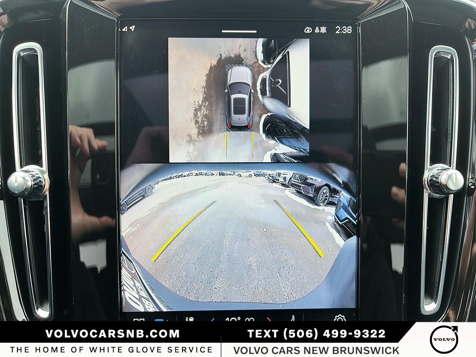 2025 Volvo XC40 B5 Plus Dark Theme