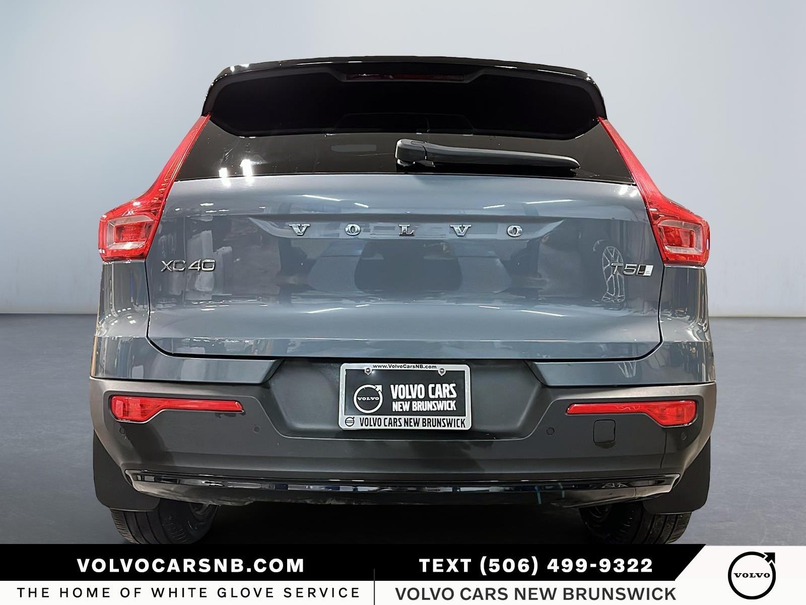 2022 Volvo XC40 T5 R-Design