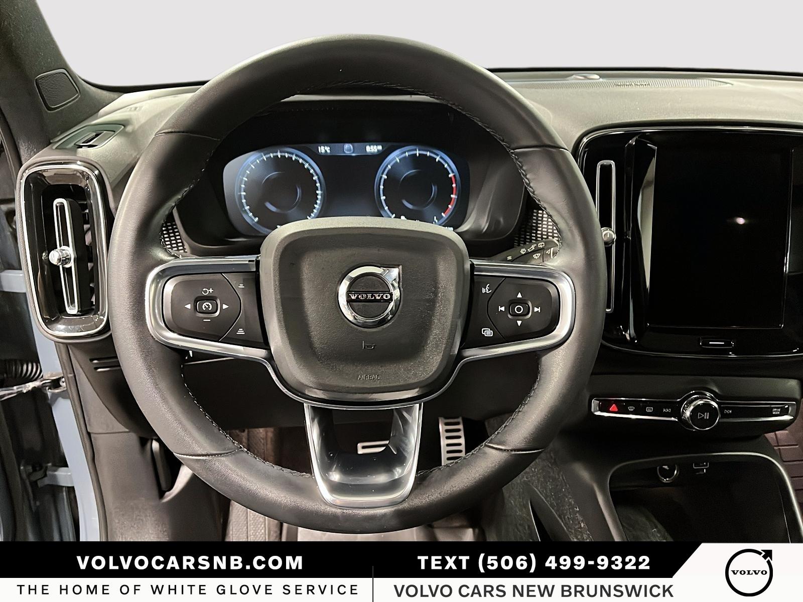 2022 Volvo XC40 T5 R-Design