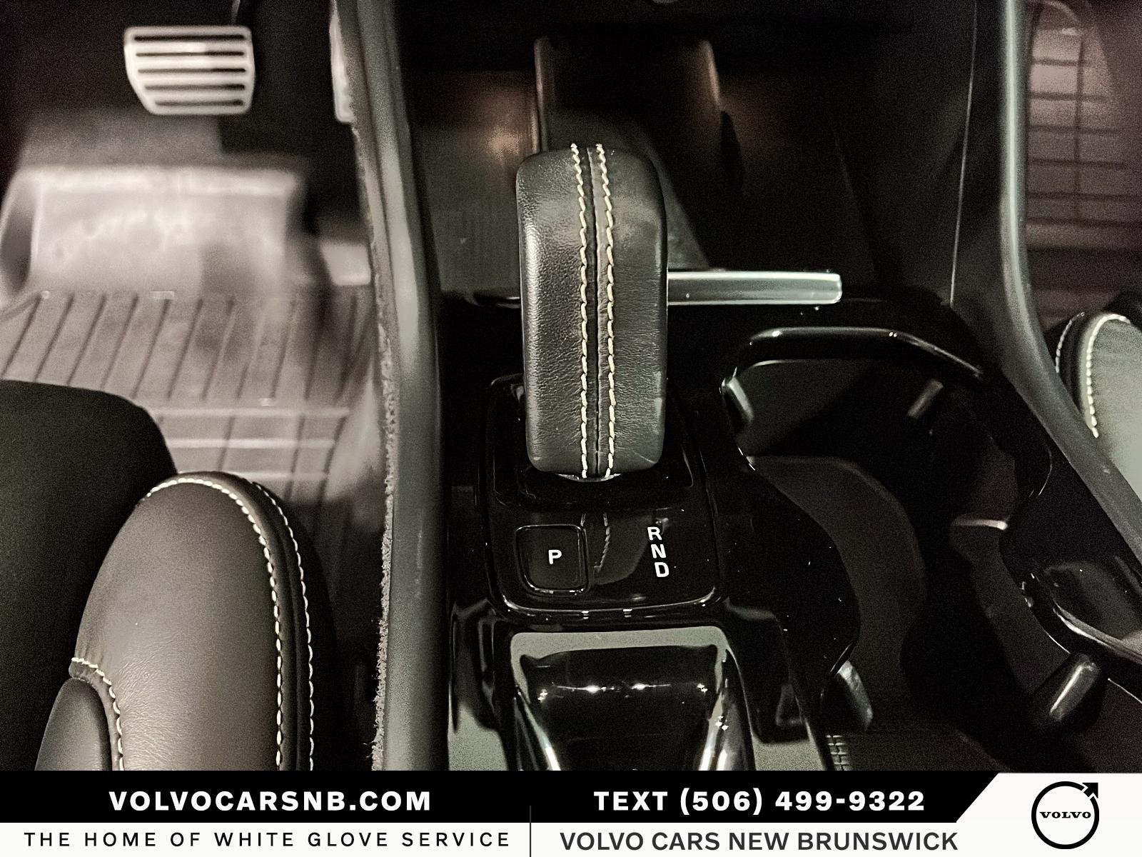 2022 Volvo XC40 T5 R-Design