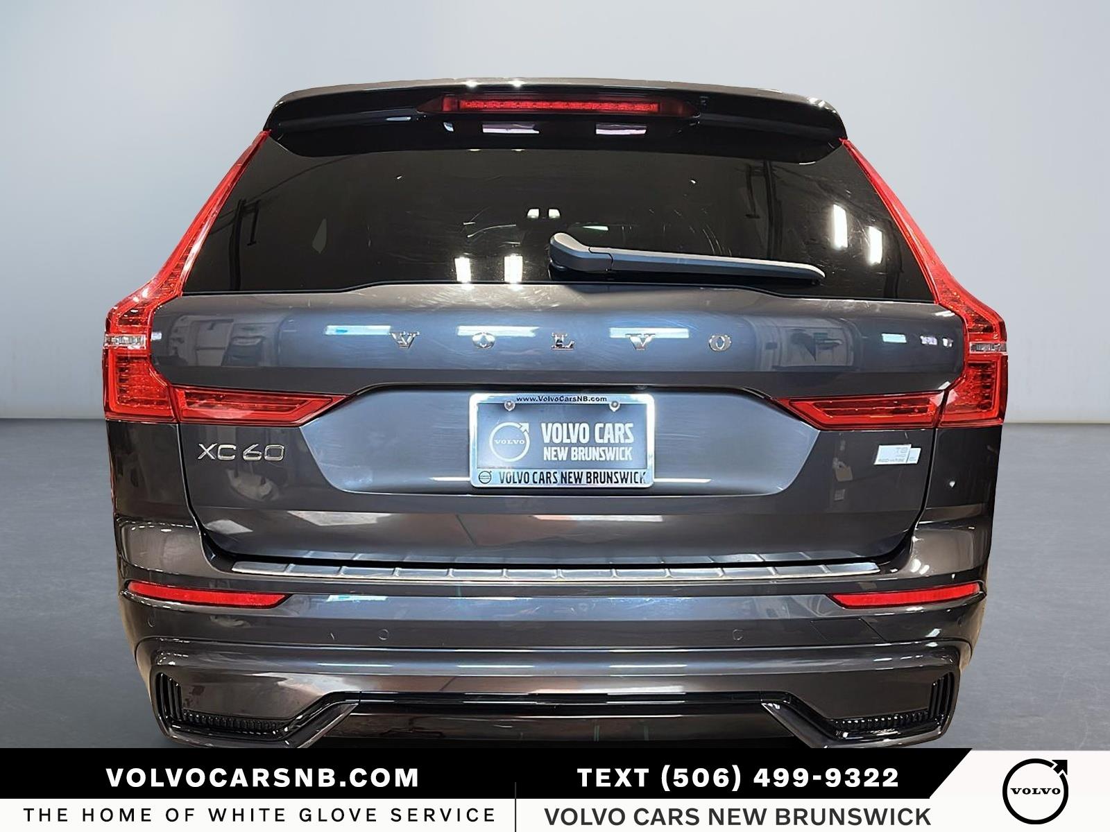 2024 Volvo XC60 Recharge Plug-In Hybrid T8 Ultimate Dark Theme