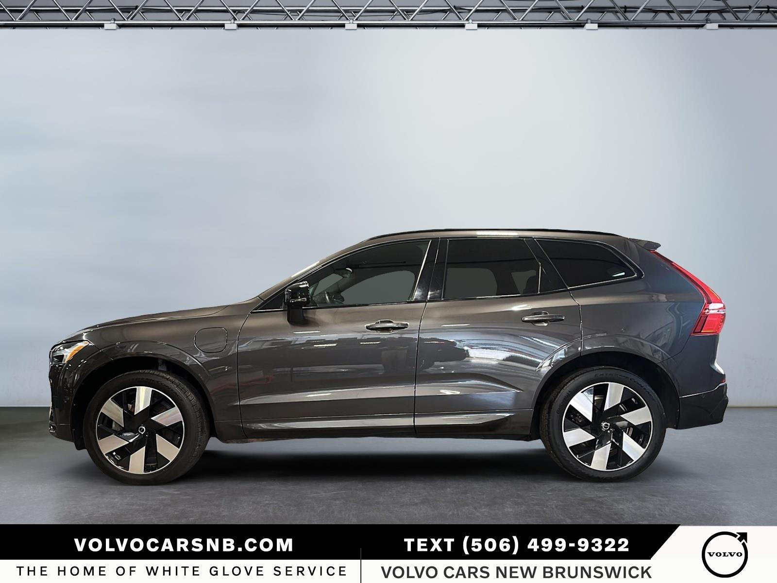 2024 Volvo XC60 Recharge Plug-In Hybrid T8 Ultimate Dark Theme