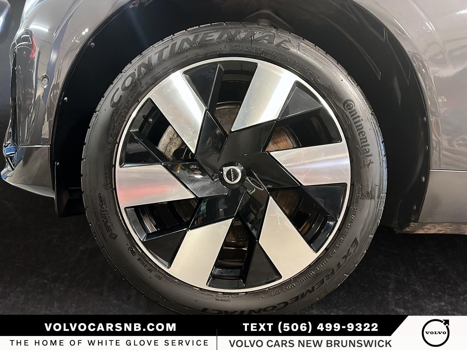 2024 Volvo XC60 Recharge Plug-In Hybrid T8 Ultimate Dark Theme