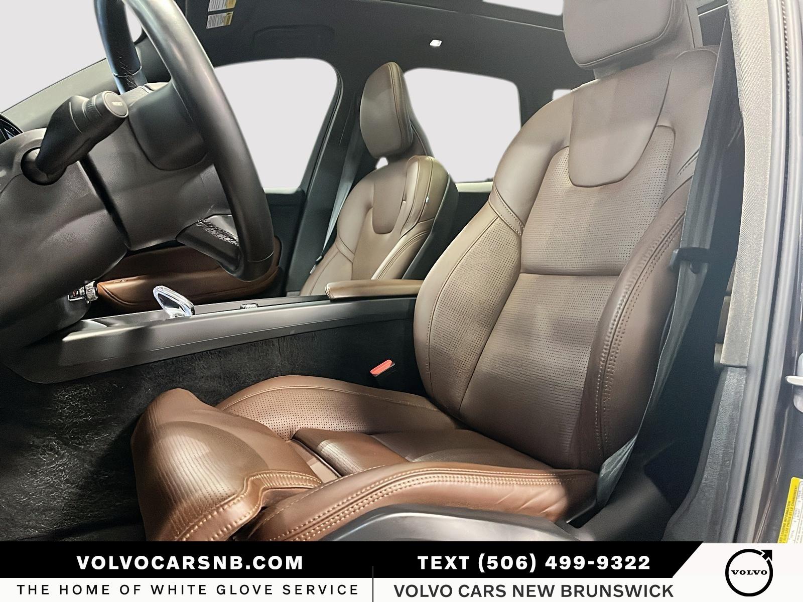 2024 Volvo XC60 Recharge Plug-In Hybrid T8 Ultimate Dark Theme