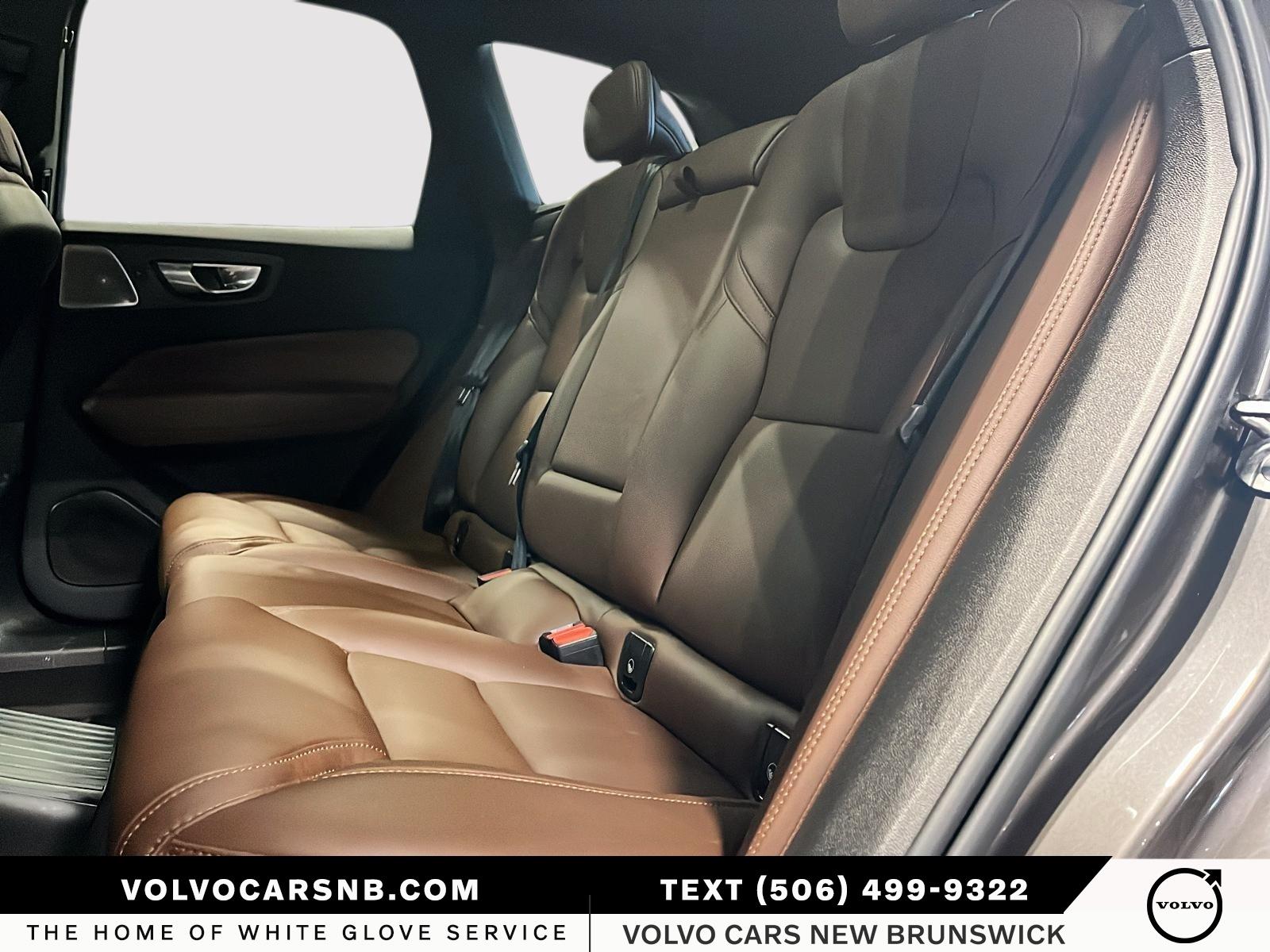 2024 Volvo XC60 Recharge Plug-In Hybrid T8 Ultimate Dark Theme