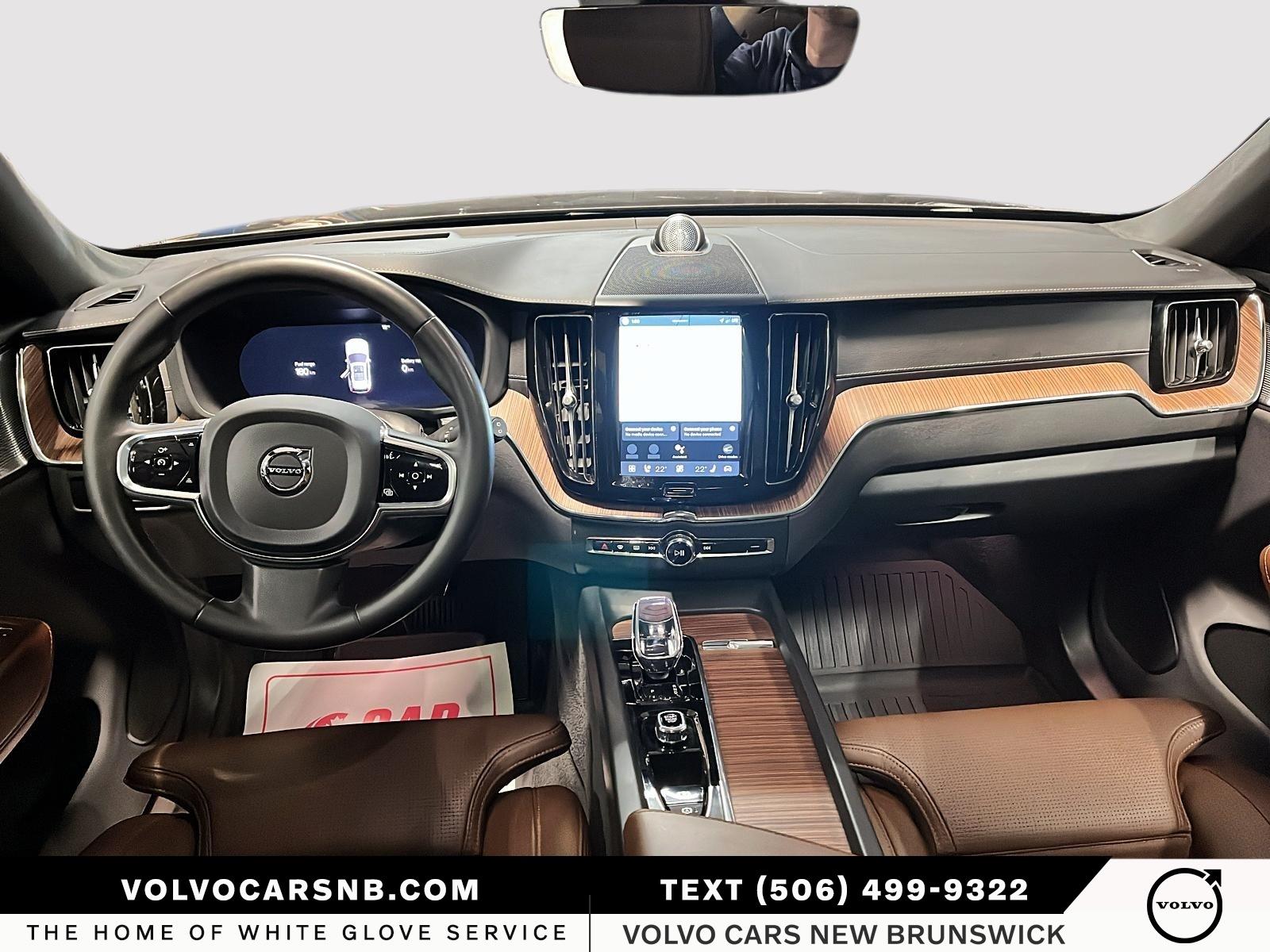 2024 Volvo XC60 Recharge Plug-In Hybrid T8 Ultimate Dark Theme